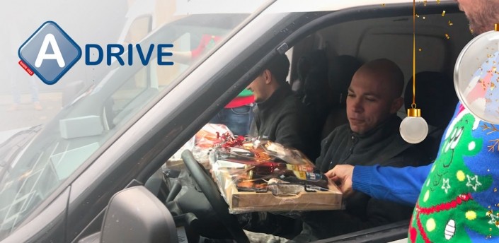 Kerst vieren vanuit de auto in Achterbergs kerstpakketten-drive-thru Kerst vieren vanuit de auto in Achterbergs kerstpakketten-drive-thru